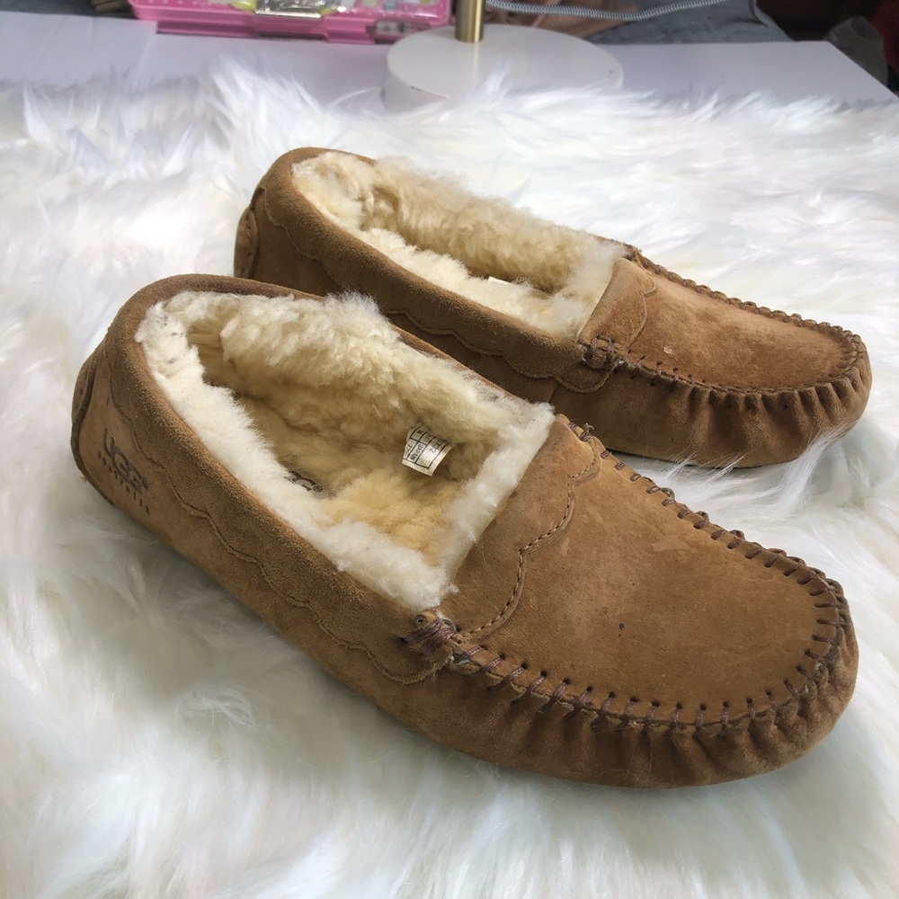 UGG Australia Women’s Slips  Tan Size:5